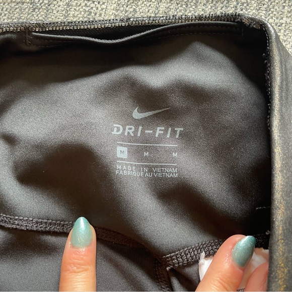 Nike- SZ M Dri- Fit Sparkle Glitter Black Leggings - Picture 4 of 4